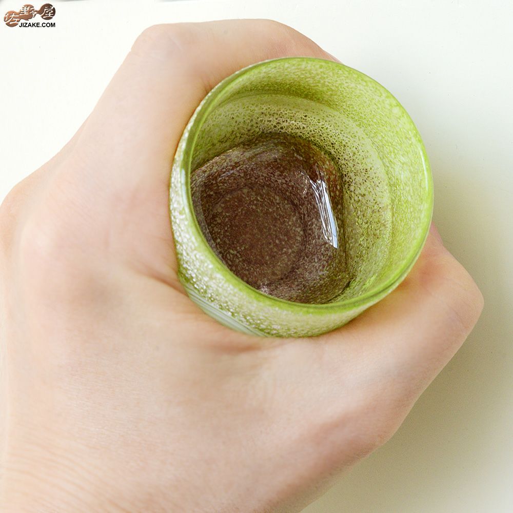 【箱入】風のしらべ　新緑　底 紫蘇色 　酒盃　ガラス作家　伊藤泰三　SUN GLASS STUDIO KYOTO